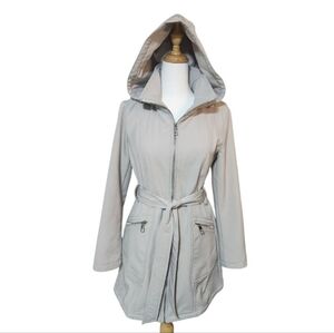 Guess Cream Hooded Spring/Fall Coat With Zipper Pockets & Tie Belt.